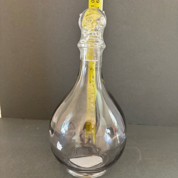 Skull Whiskey Decanter w/ A Skull Stopper &Smoked Grey Glass Bulbous 9.5” NEW - Picture 8 of 9